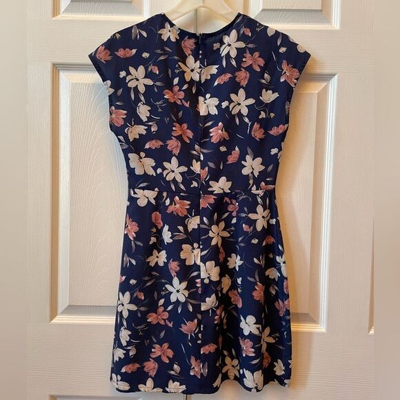 NAVY FLORAL CAP SLEEVE BACK ZIPPER DRESS SHEIN SIZE SMALL - Picture 5 of 5
